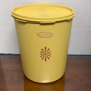 Tupperware Yellow Flour Canister with Sunburst Motif